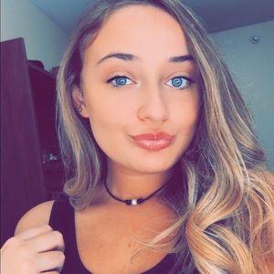 Meet your Posher, Hallie